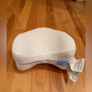 Contour leg support pillow